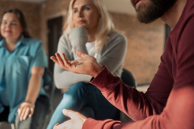 Jakie są najskuteczniejsze metody wsparcia psychologicznego dla osób zmagających się z uzależnieniem?